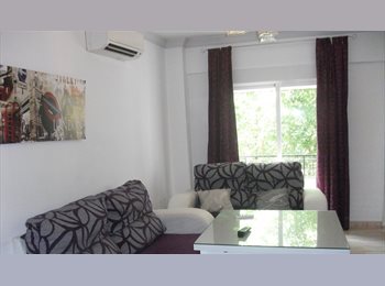 Roomgo ES - HABITACIÓN ESTUPENDA CHICA ESTUDIANTE, Granada - 360 € por mes