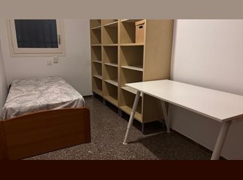 Roomgo ES - Se alquila habitación amueblada para una persona (mujer), Ciutat Vella - 500 € por mes