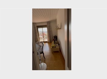 Roomgo ES - Busquem company/a de pis a Barcelona!, Nou Barris - 350 € por mes