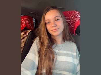 Roomgo ES - Denisa - 19 - Móstoles