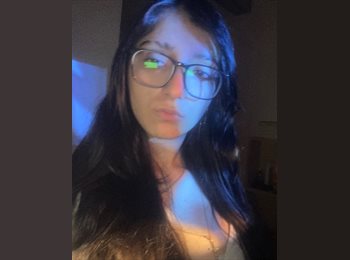 Roomgo ES - Veronica - 18 - Barcelona