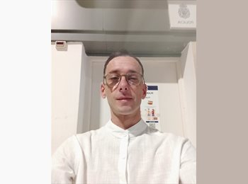 Roomgo ES - Ismael - 33 - Ibiza