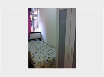 Roomgo HK - Flat share, budget room Fortress Hill, North Point - HKD4,500 pcm
