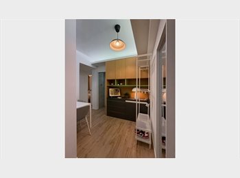 Roomgo HK - 3BR Apartment in Sheung Wan — Near MTR & Central, Sheung Wan - HKD24,480 pcm