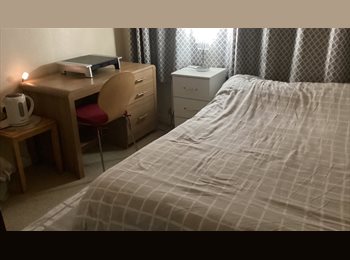 Roomgo IE - Cosy  room overlooking sunny South facing rear garden near N 11, Cabinteely., Dublin - €870 pcm