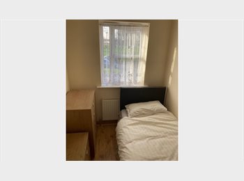 Roomgo IE - Single room own bathroom, Dublin - €800 pcm
