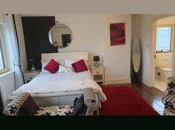 Roomgo IE - Luxury large ensuite room for rent, Ireland - €675 pcm