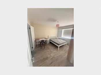 Roomgo IE - Ensuite Double Room – Fully Furnished Available, Dublin - €624 pcm