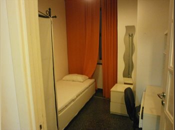 Roomgo IT - camera vico Giannini, Genova - 280 € al mese