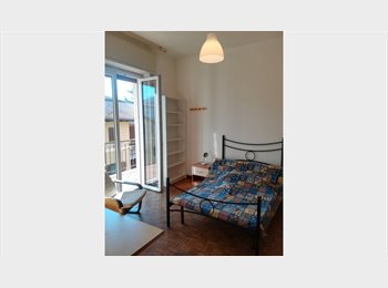 Roomgo IT - affittasi una stanza a studentessa, Brescia - 410 € al mese