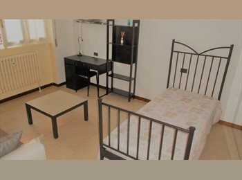 Roomgo IT - M2 UDINE AMPIA SINGOLA CON BAGNO PRIVATO, Pta Venezia - Citta Studi - Lambrate - 550 € al mese