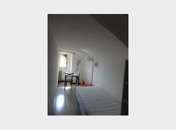 Roomgo IT - AFFITTASI SOLO STUDENTI CAMERA AMMOBILIATA VICINANZE PALAZZO NUOVO, Torino - 280 € al mese