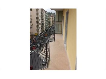 Roomgo IT - Camera singola grande, luminosa e con mobili in appartamento appena ristrutturato di 120 mq, Napoli - 290 € al mese