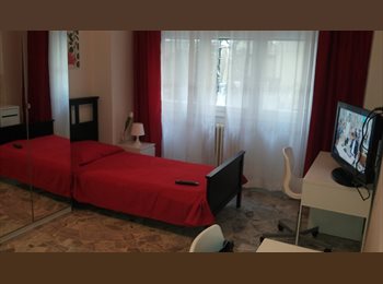 Roomgo IT - Ampia camera in zona Bocconi, Milano - 700 € al mese