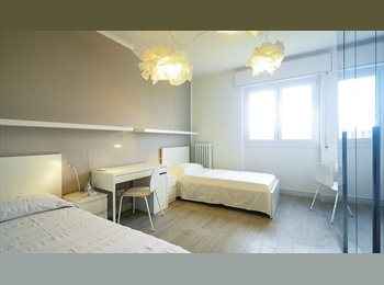 Roomgo IT - A 435 euro mensili a persona SPLENDIDA CAMERA DOPPIA per STUDENTESSA UNIVERSITARIA, Pero - 435 € al mese