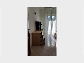 Roomgo IT - Stanza per studentesse / dottorande, Marano di Napoli - 450 € al mese