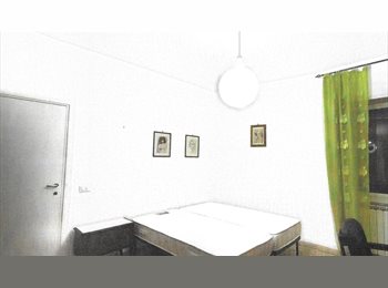 Roomgo IT - Stanza singola vicino Metro B S.Paolo, Marconi-Ostiense - 470 € al mese