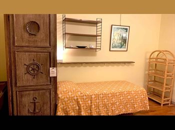 Roomgo IT - LIBERA ampia singola (14.75 mq) (+ eventuale posto auto) in via Turr 4, Firenze città, Maiano - 480 € al mese