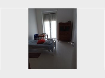 Roomgo IT - Salerno Centro Carmine stanze con bagno privato o condiviso, Salerno - 1 € al mese