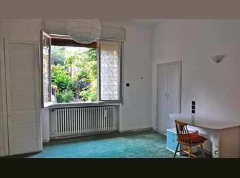 Roomgo IT - Posto letto a studentessa centralissimo, Bologna - 267 € al mese