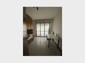 Roomgo IT - Affittasi camera singola luminosa – MM Romolo (IULM / NABA / Bocconi) maggio 2026, Navigli - Ticinese - Pta Genova - Lorenteggio - 620 € al mese