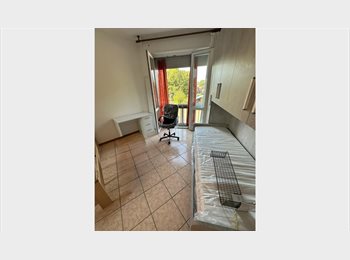 Roomgo IT - POSTI LETTO IN CAMERA DOPPIA SOLO PER STUDENTI, Bologna - 300 € al mese