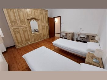 Roomgo IT - Ampia Stanza doppia 20mq Zona Navigli, Navigli - Ticinese - Pta Genova - Lorenteggio - 800 € al mese