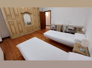 Roomgo IT - Ampia Stanza 20mq Zona Navigli, Navigli - Ticinese - Pta Genova - Lorenteggio - 700 € al mese