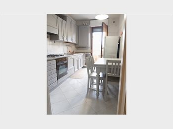 Roomgo IT - Singole disponibili, Ravenna - 330 € al mese