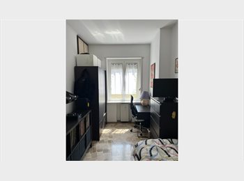 Roomgo IT - Stanza in subaffitto disponibile a giugno, Centrale - Loreto - 750 € al mese