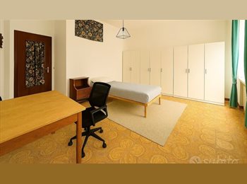 Roomgo IT - Stanza singola zona Ospedale, Reggio Emilia, €370 spese incluse, Reggio Emilia - 370 € al mese
