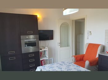 Roomgo IT - Stanza matrimoniale, Cesena - 350 € al mese