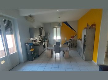 Roomgo IT - AFFITTASI Camere di appartamento per studenti / lavoratori fuori sede contratto 1 anno, Terni - 300 € al mese