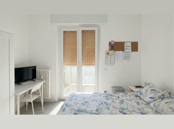 Roomgo IT - Stanza con balcone, Navigli - Ticinese - Pta Genova - Lorenteggio - 700 € al mese