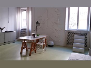 Roomgo IT - Stanza confortevole in loft spazioso, Centrale - Loreto - 700 € al mese
