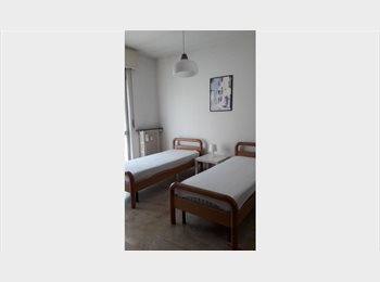 Roomgo IT - Posto letto in stanza doppia a studente/giovane lavoratore, Milano - 400 € al mese