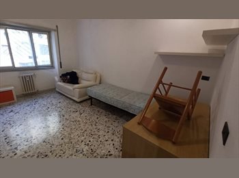 Roomgo IT - Camera Singola, Don Bosco-Cinecitta' - 465 € al mese