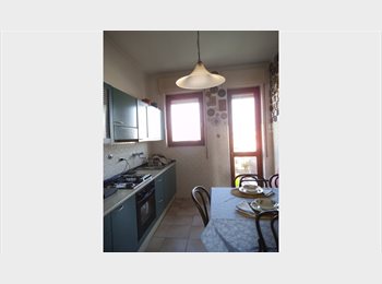 Roomgo IT - Fra l'Università e la Stazione, Panoramico e Luminoso, Bergamo - 500 € al mese