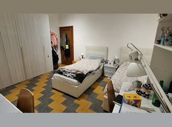 Roomgo IT - Affittasi a Studentessa stanza condivisa Zona S.Orsola, Bologna - 300 € al mese