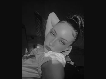 Roomgo IT - Nadia - 23 - Roma Centro