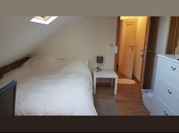 Appartager LU - Chambre mansardée - Luxembourg Bonnevoie, Luxembourg Ville - 890 € / Mois