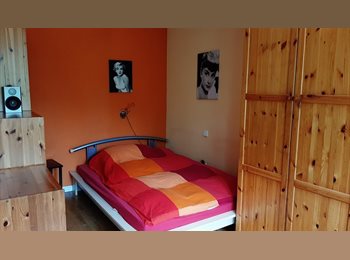 Appartager LU - Big bright room close to EU institutions and the big 4 on Kirchberg, Luxembourg - 1.000 € / Mois