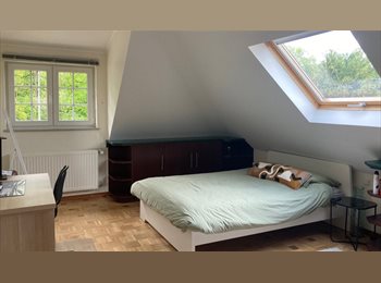 Appartager LU - Grande chambre dans maison à Luxembourg. Pas de frais d'agence, Luxembourg - 950 € / Mois