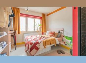 Appartager LU - Chambre meublée avec SDB dans une magnifique maison en colocation avec salle de sport et jardin, Luxembourg - 1.402 € / Mois