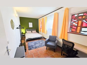 Appartager LU - Vaste chambre en résidence conviviale avec jardin à Leudelange, Luxembourg - 890 € / Mois
