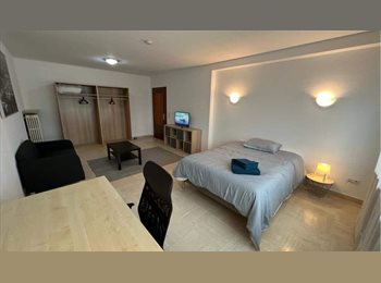 Appartager LU - Vaste chambre en petite résidence partagée à Luxembourg-Limpertsberg, Luxembourg - 1.300 € / Mois
