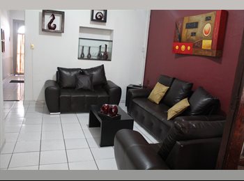 Roomgo MX - CASA PARA ESTUDIANTES. ZONA CENTRO, Guadalajara - MX$5,000 por mes