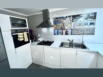 Roomgo MX - Recámara  con baño privado en bonito departamento. Un solo baño para compartir con 4 personas, Cuauhtémoc - MX$9,000 por mes