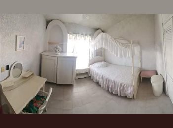 Roomgo MX - Habitación amueblada para chica, Zapopan - MX$3,200 por mes