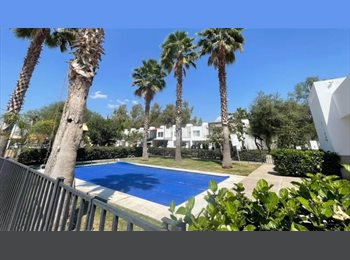 Roomgo MX - Casa privada con excelente ubicación y alberca. Buscamos 1 roomie mujer, León - MX$5,000 por mes